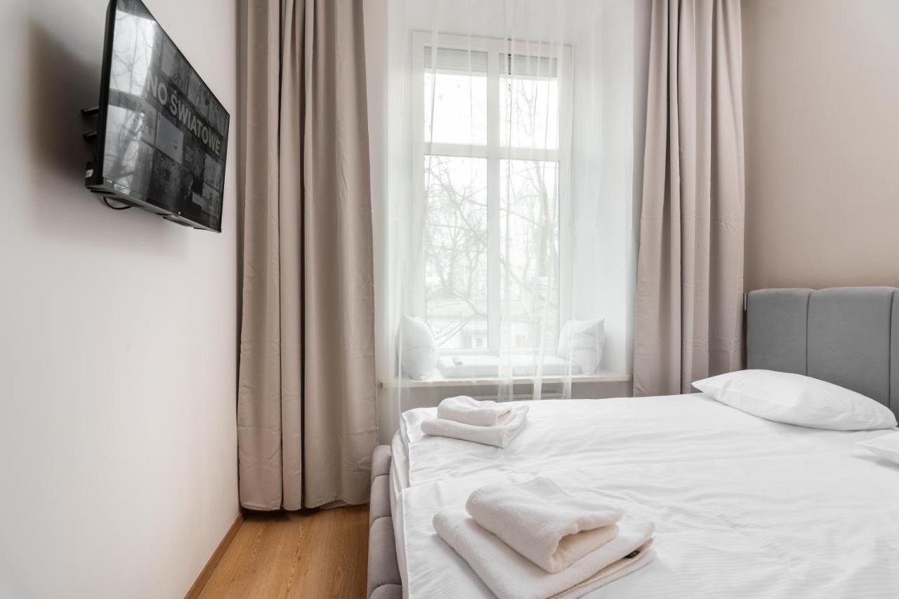 Modern Centrally Located Apartments - By Upstairs Krakau Buitenkant foto