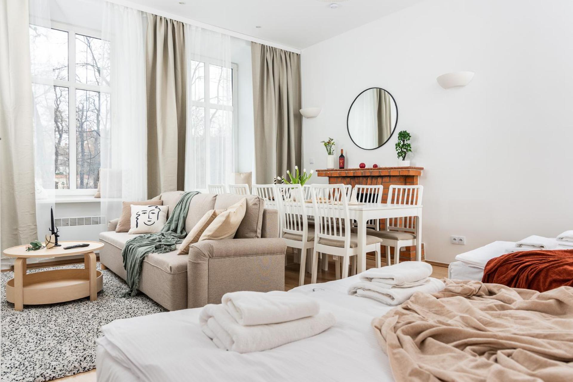 Modern Centrally Located Apartments - By Upstairs Krakau Buitenkant foto