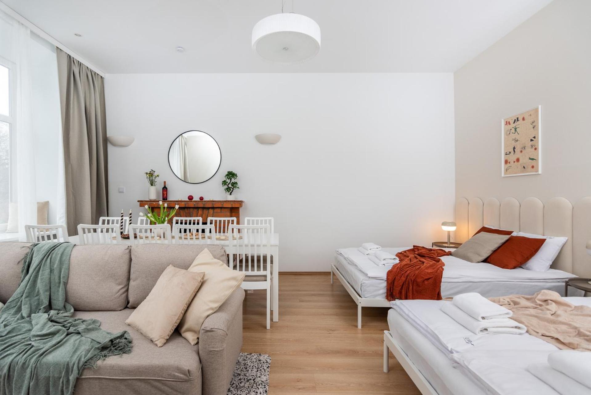 Modern Centrally Located Apartments - By Upstairs Krakau Buitenkant foto