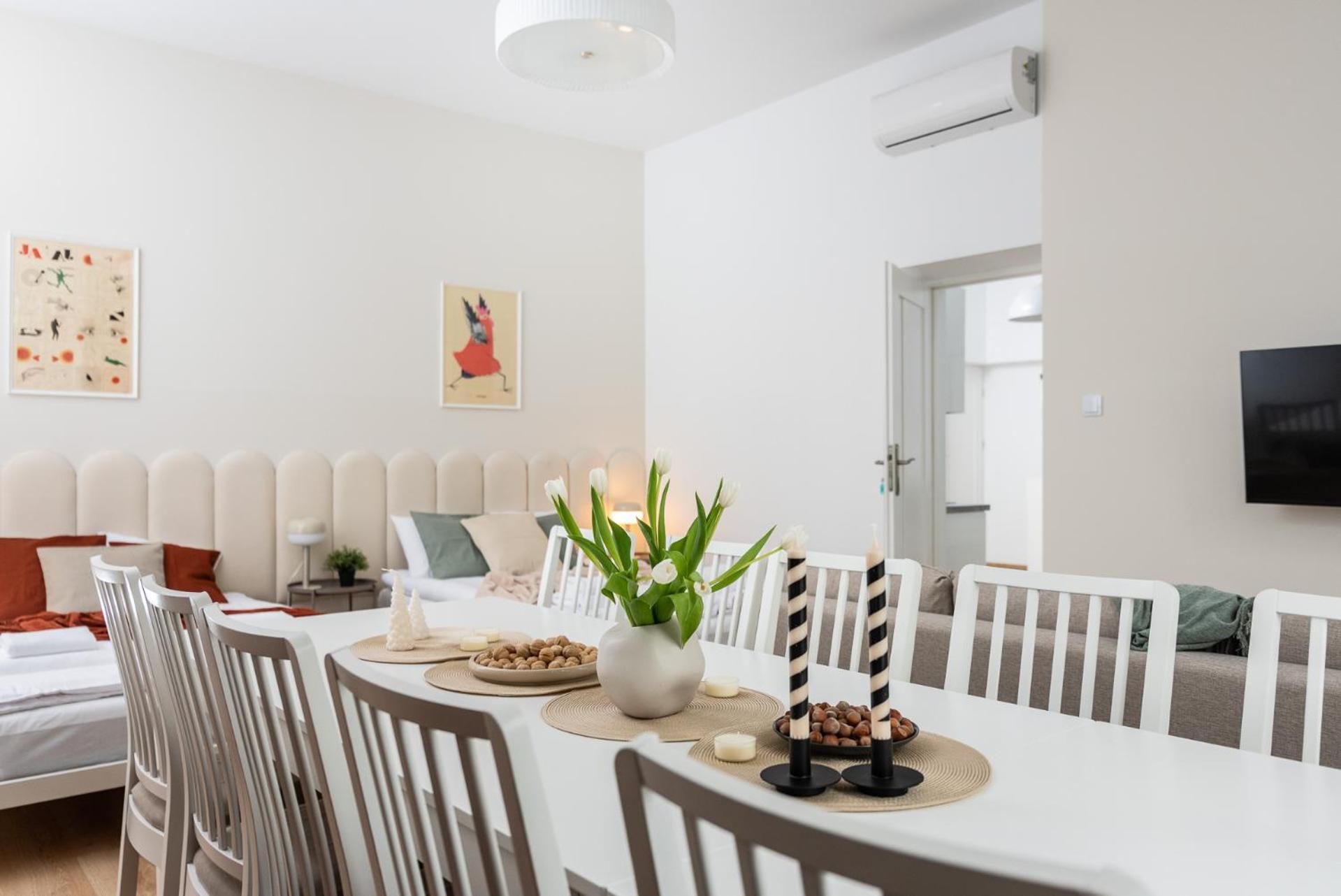 Modern Centrally Located Apartments - By Upstairs Krakau Buitenkant foto