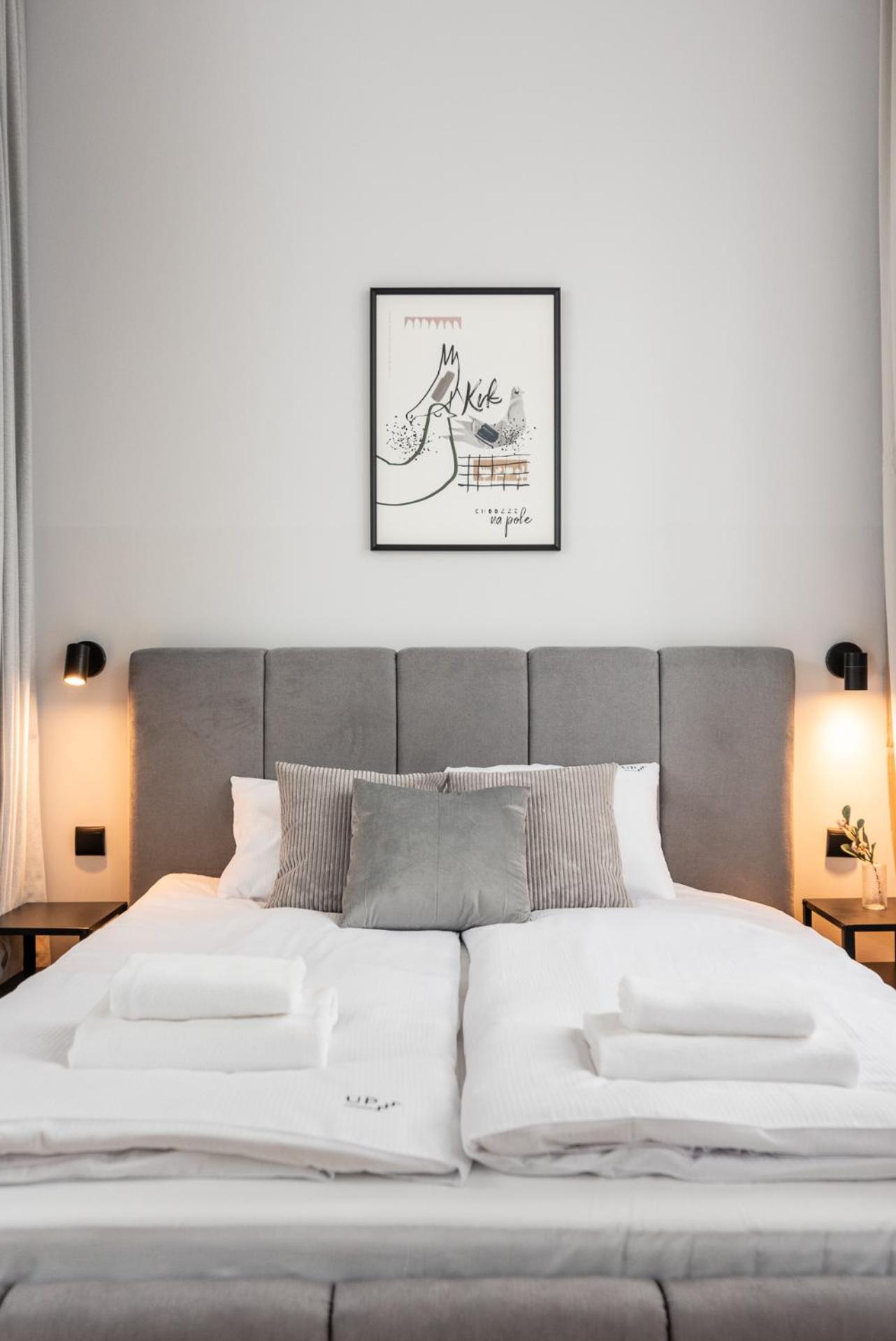 Modern Centrally Located Apartments - By Upstairs Krakau Buitenkant foto