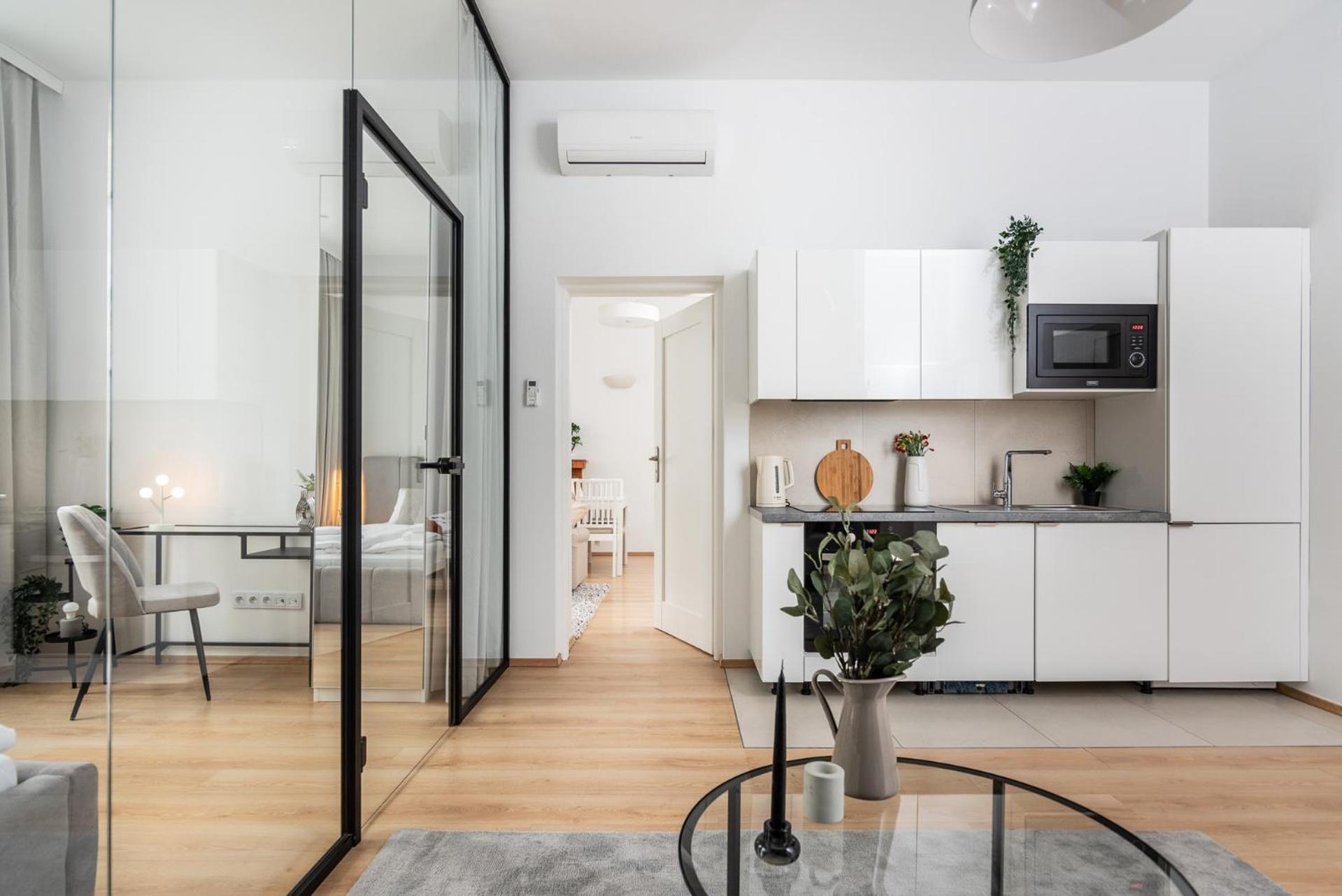Modern Centrally Located Apartments - By Upstairs Krakau Buitenkant foto